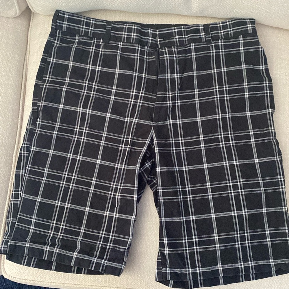 Men’s golf shorts